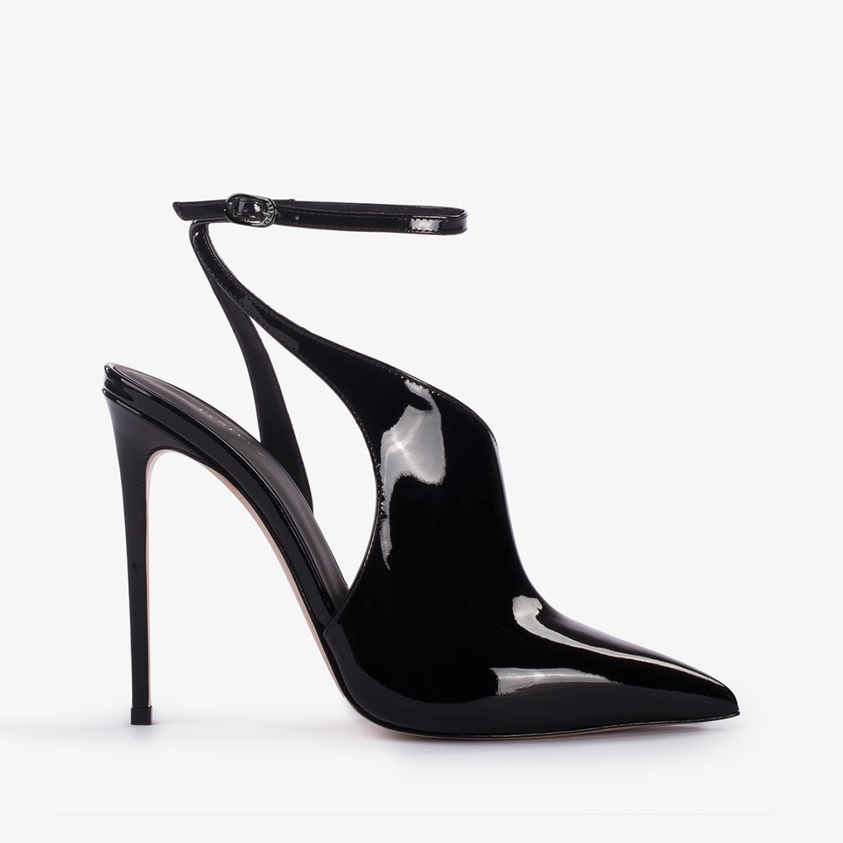 Black patent leather cut-out pump - Le Silla