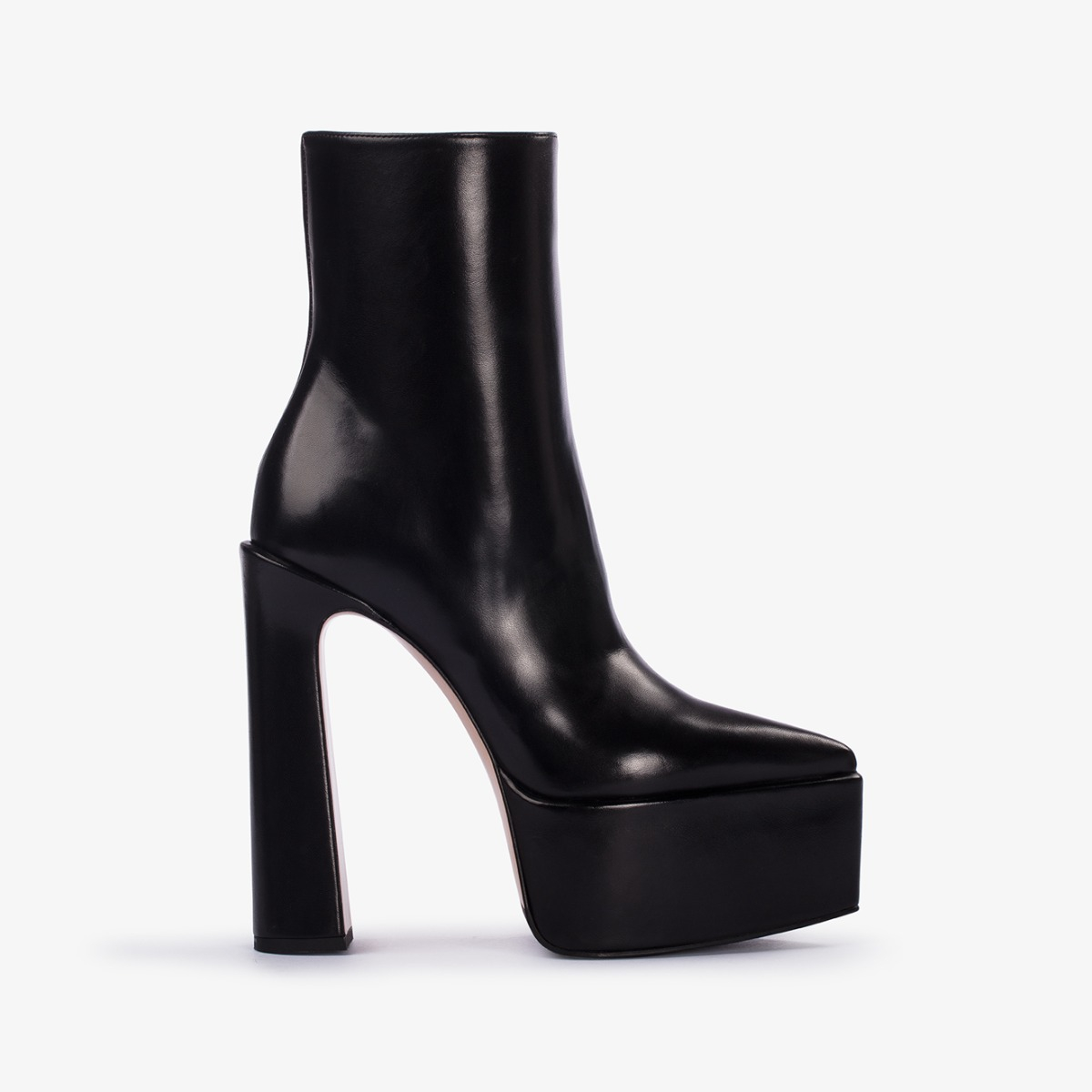 Black leather platform ankle boot Le Silla