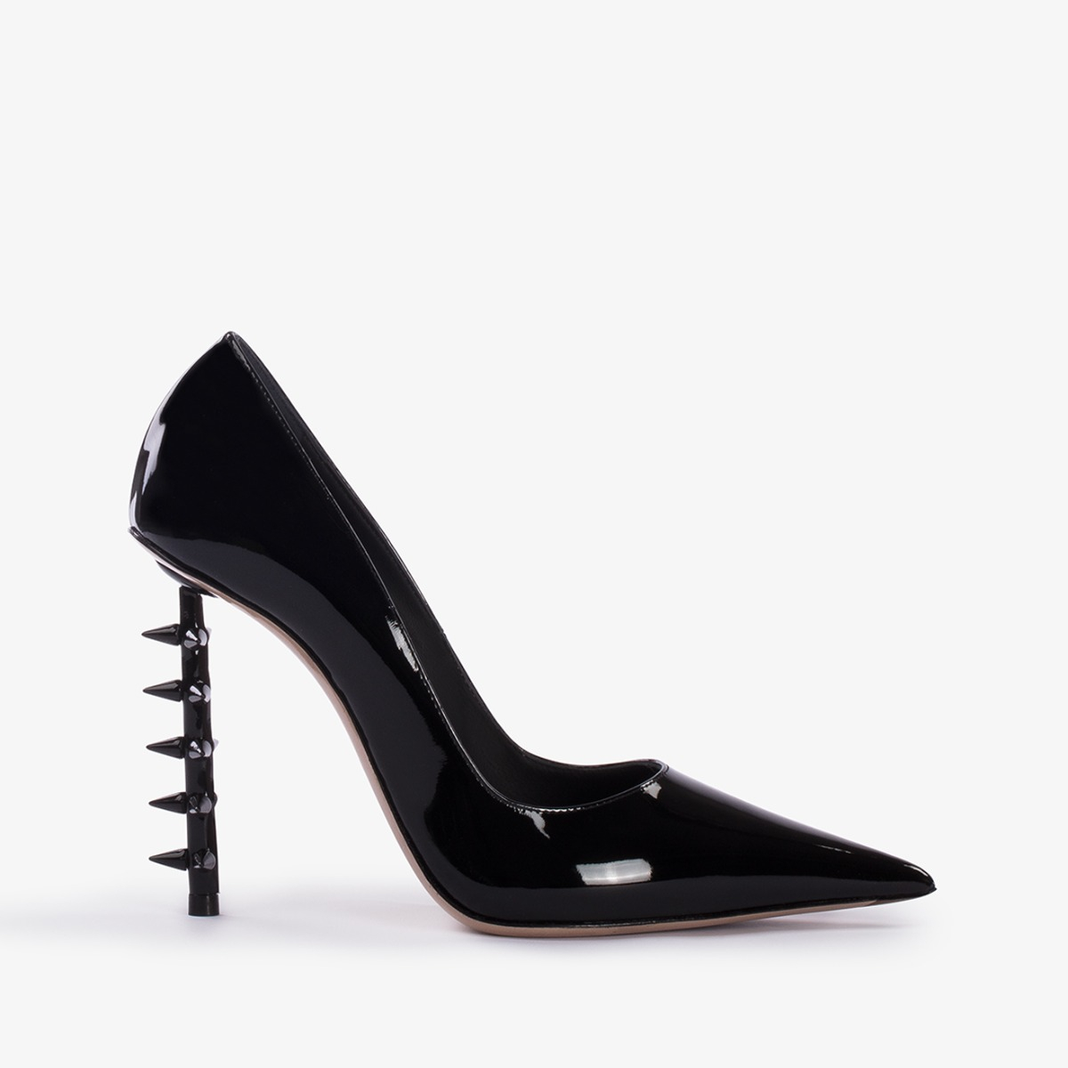 Escarpin cuir verni noir cloute Le Silla