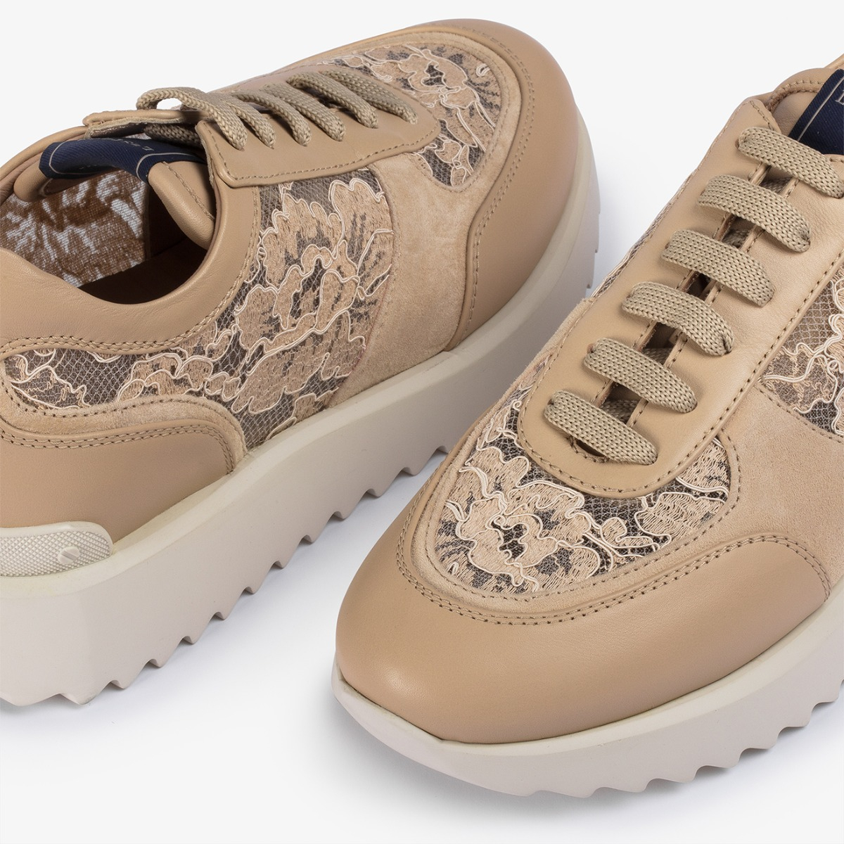 CLAIRE RUNNING - Le Silla | Official Online Store