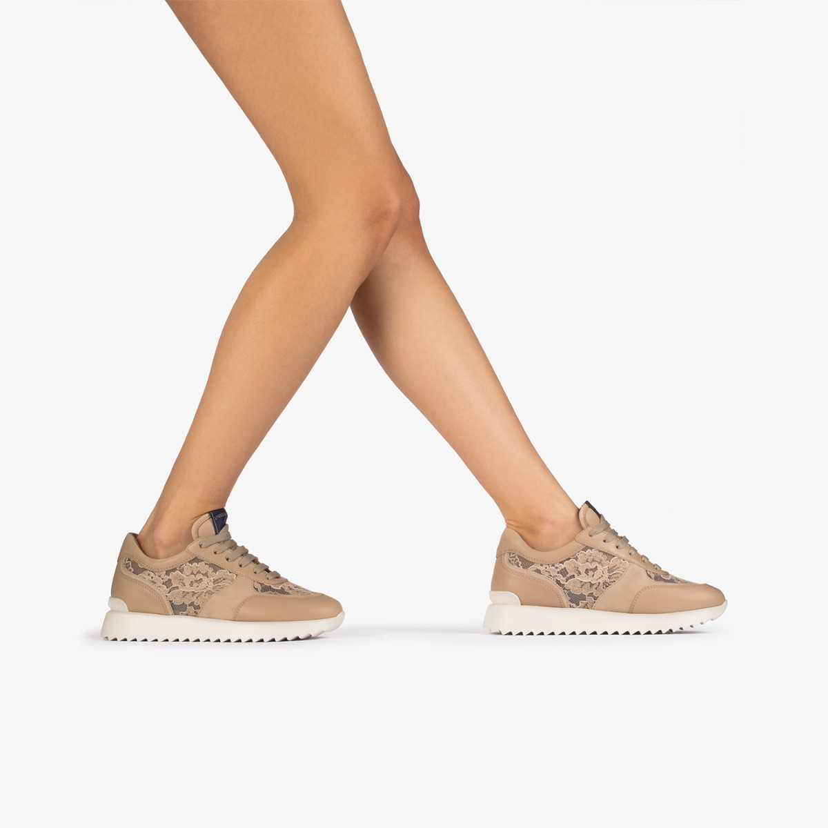 RUNNING CLAIRE - Le Silla | Official Online Store