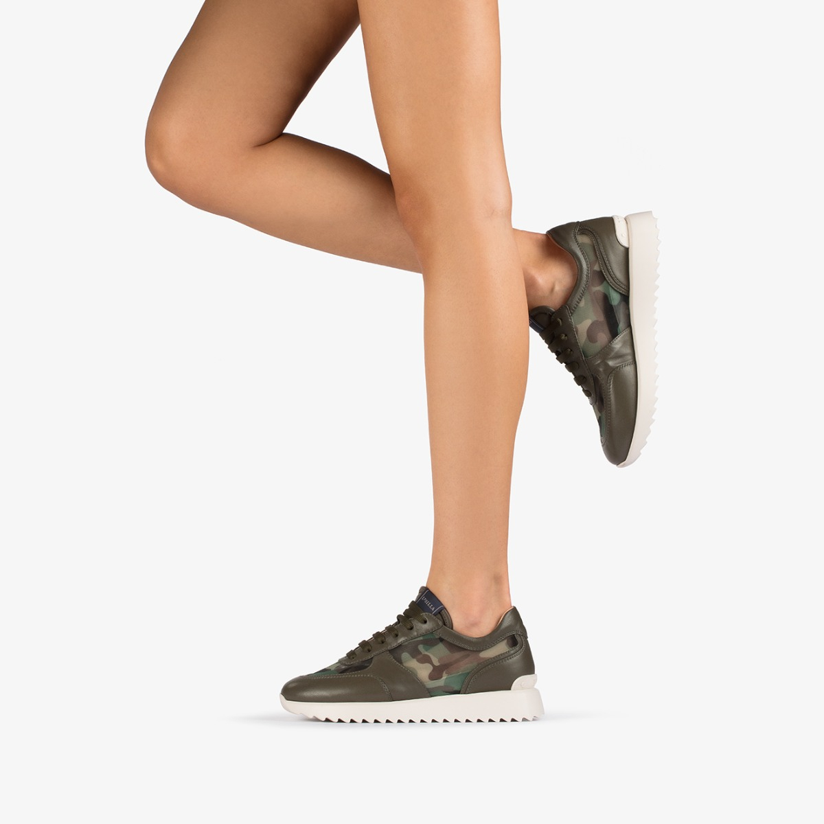RUNNING CLAIRE - Le Silla | Official Online Store