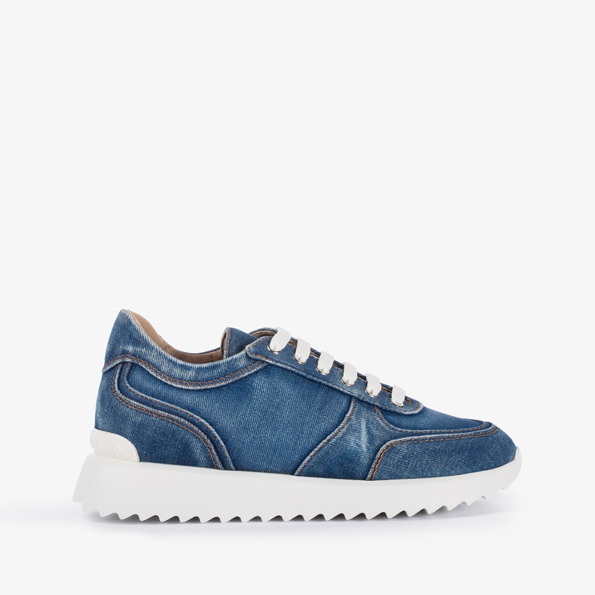 RUNNING CLAIRE - Le Silla | Official Online Store