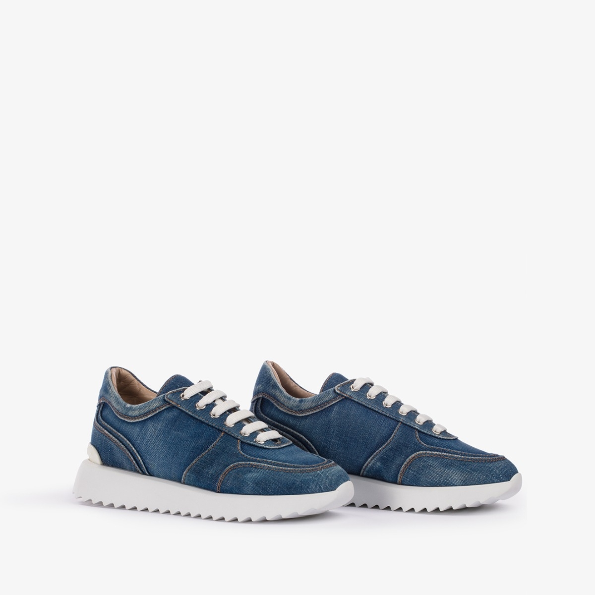 RUNNING CLAIRE - Le Silla | Official Online Store