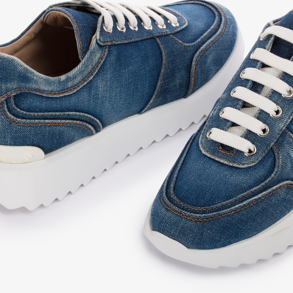 RUNNING CLAIRE - Le Silla | Official Online Store