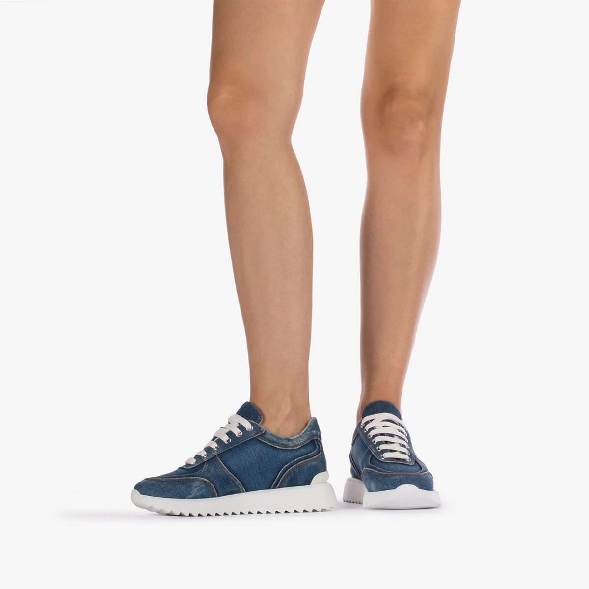 RUNNING CLAIRE - Le Silla | Official Online Store