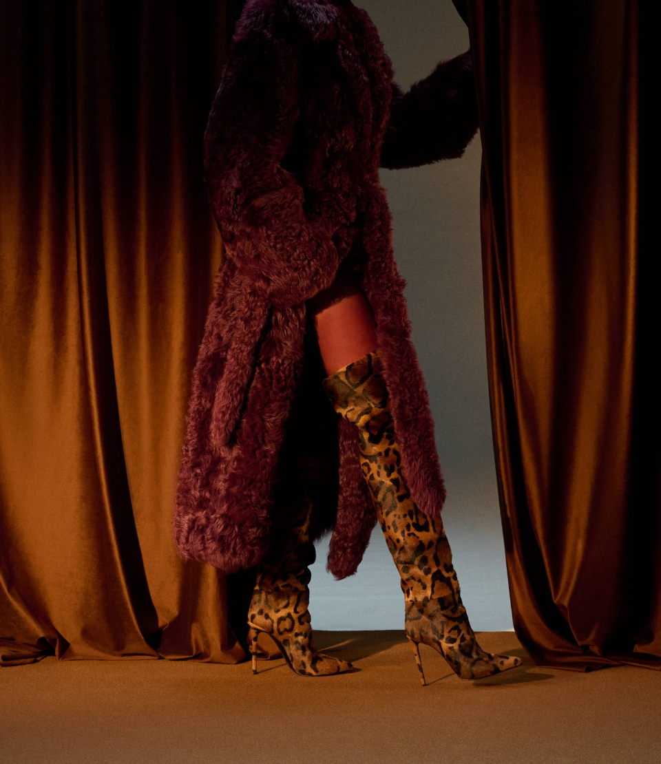 INTO THE SPOTLIGHT | Le Silla | Official Online Store