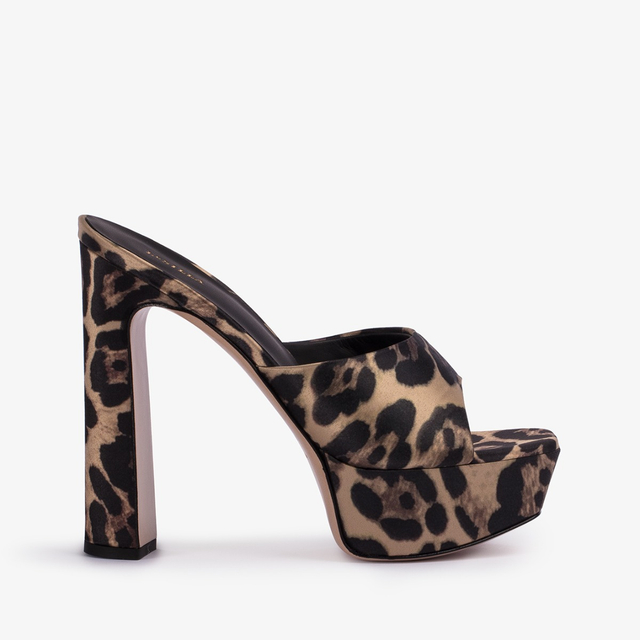 Le Silla Sandalo mule con plateau raso stampa leopardata